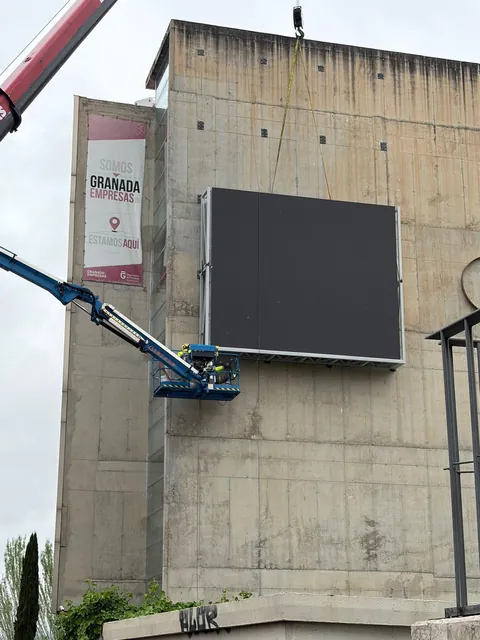 Outdoor LED screen at the Granada Provincial Council CIE (photo 2)