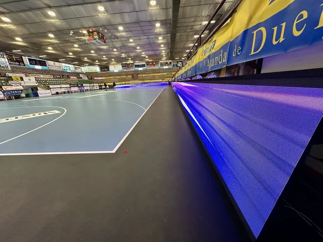 Pantalla LED y LEDs publicitarios del pabellón Santiago Manguan (Aranda de Duero) (foto 3)