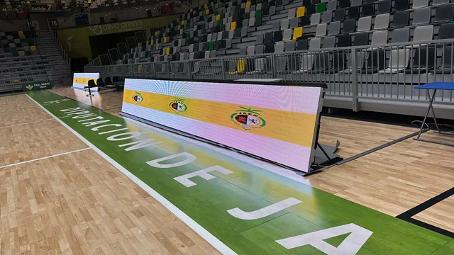 Pantallas LED de publicidad en pista del Olivo Arena de Jaén (foto 2)