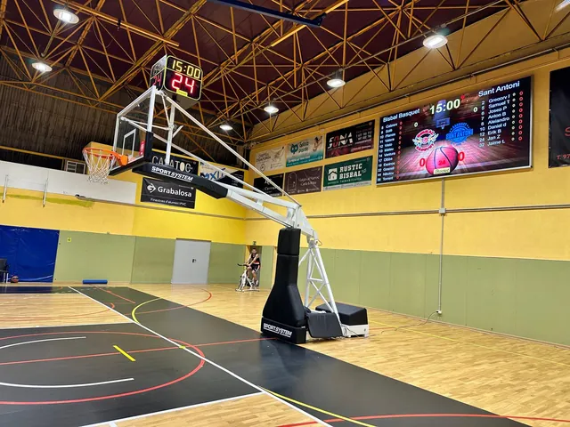 Video scoreboards at the La Bisbal d’Empordà municipal sports hall (photo 3)
